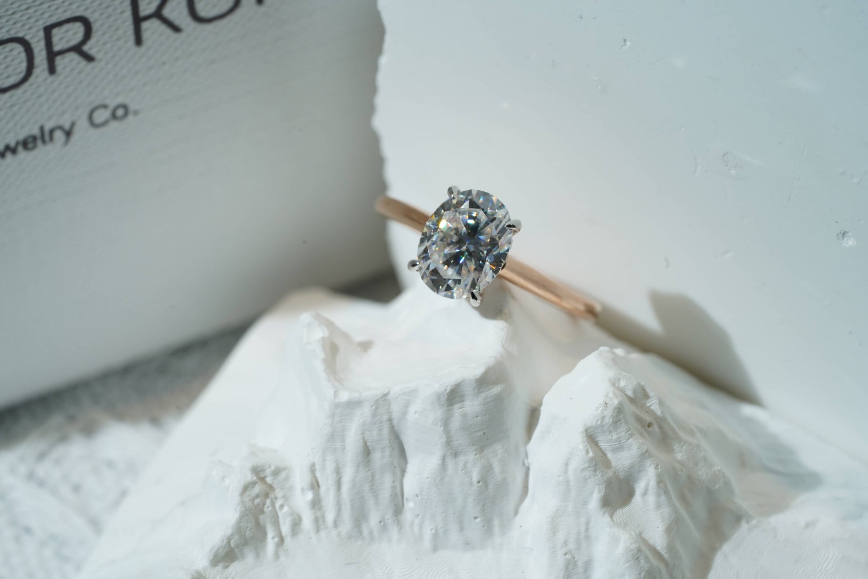 Your Holiday Moissanite Buying Guide: The Stress-Free Path to a Perfect Ring (2025)