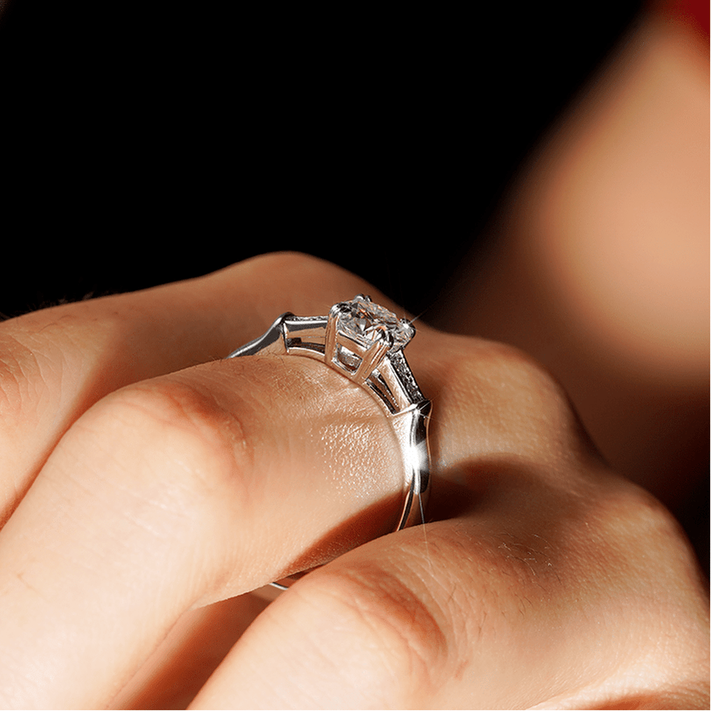 Brilliant Solitaire Round Cut Engagement Ring With Accents